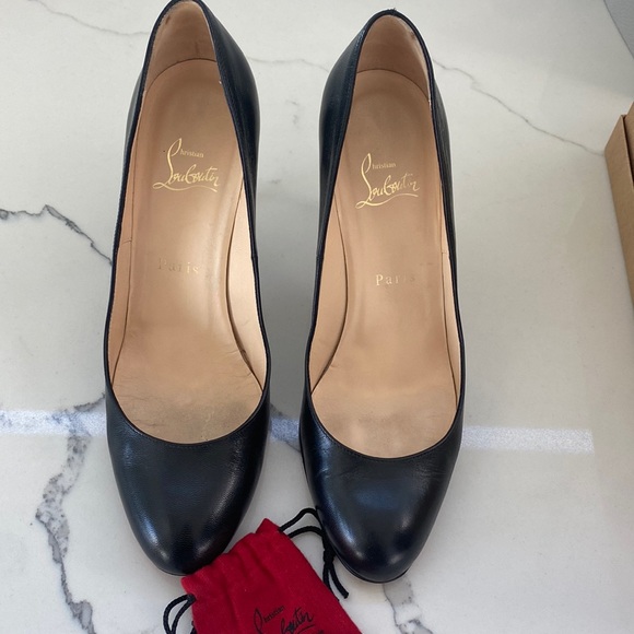 Christian Louboutin Simple Black leather pump 38.5